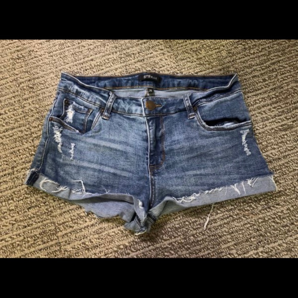 STS Blue denim shorts (26 waist, women’s 2-4)
